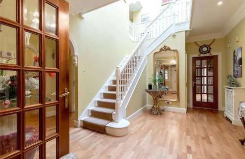 Superb 5 bedroom Villa 16 mins from City Centre - Foto 15