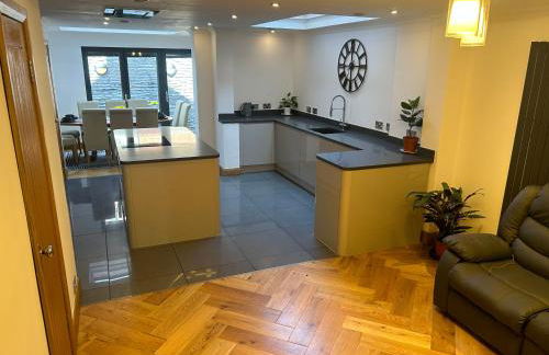 Entire Seaside Home 6 Private BedRooms Sleeps 10,4 Minute Walk To Station - Foto 2