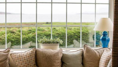 Beautiful spacious old schoolhouse with stunning sea views and beach nearby - Foto 1, Garden view