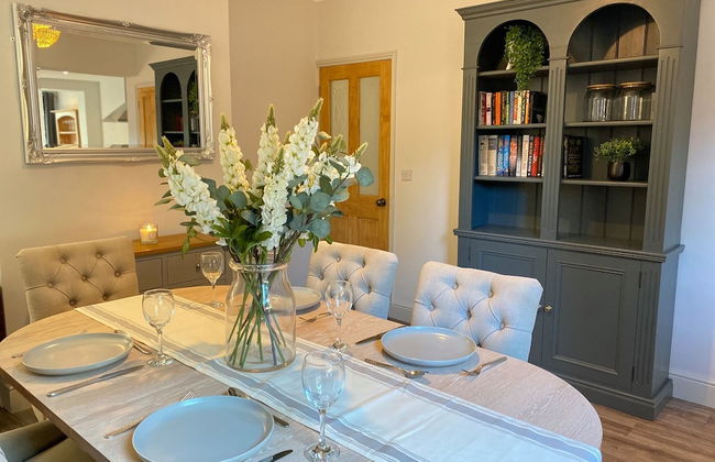 Luxurious Victorian Villa With Parking, Sleeps six - Photo 10