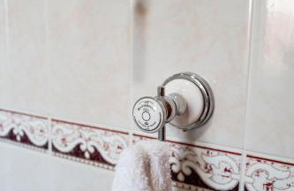 The Bird's Nest by Sheppey Stays- Pet Friendly Cozy Coastal Escape - Sleeps 6 with Parking - Great Rates for Long Stays - Photo 17