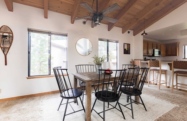 Wolfe by Avantstay 5mins Northstar! w/ Hot Tub, Fireplace, 2 Private Decks! - Foto 11