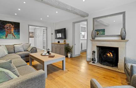 Vine Cottage - Photo 1