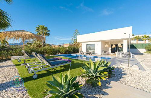Brand new Luxury Villa with pool - Foto 1