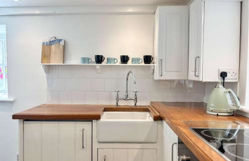 Quaint Cosy Cottage Mousehole - Photo 13