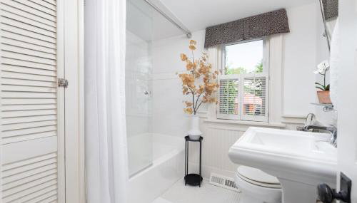 Charming Geneva Cottage Walk 4 Blks to Downtown - Foto 3