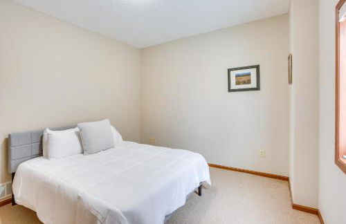 Spacious Lakefront Home with Spectacular Views! - Foto 16