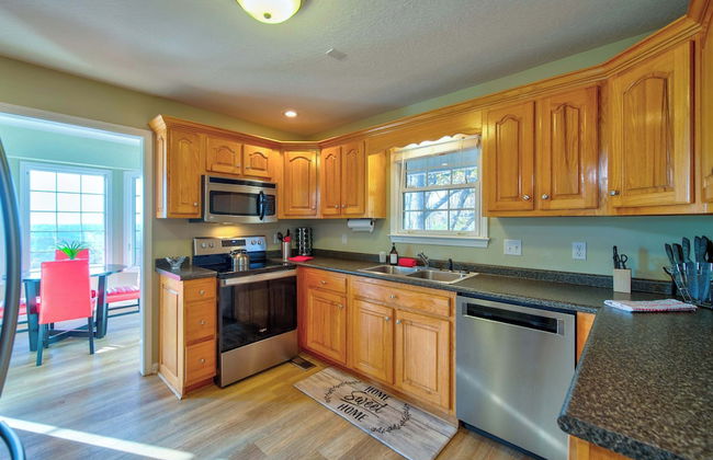 Sunset View 3 BDR Close to Downtown! - Photo 13