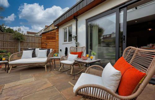 Beautiful 5 bed house, relaxing garden and driveway parking 10 min to the beach - Foto 12