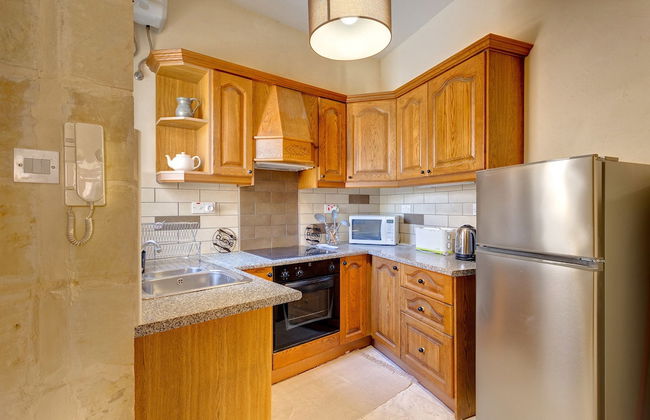 Traditional Maltese Townhouse, Roof Terrace and Views - Photo 3