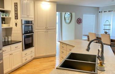 Chef's Kitchen Pool Bright, Spacious 4 Bed - Foto 13