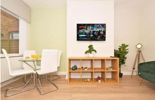 Somerville House by YourStays - 4 Bedroom House in Crewe - Photo 10