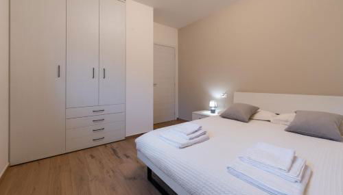 Bratto Relax Apartments - Photo 3, towels, wardrobe