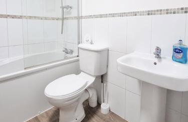 Milton Keynes 5BR Contractor house, families/ groups welcome. - Photo 29