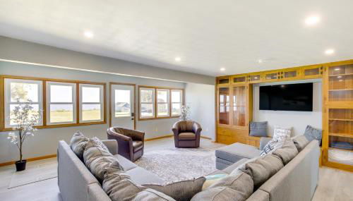 Lakefront Winneconne Home with Private Dock! - Foto 2