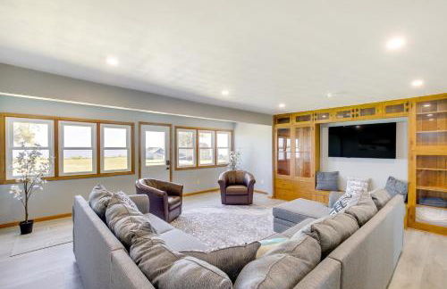 Lakefront Winneconne Home with Private Dock! - Foto 2