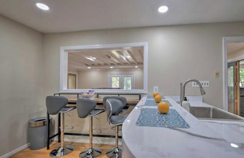 Coastal Edgewater Home with Private Hot Tub! - Foto 19