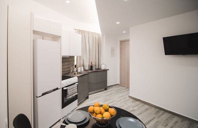 Contemporary Studios Historic Center - Photo 11