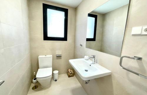 Luxury 3 Bedroom Penthouse - Photo 20