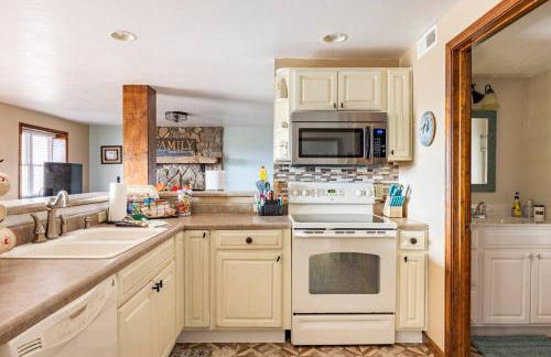 Red Rooster Family Cabin w/Hot Tub+Fire Pit+View - Foto 53