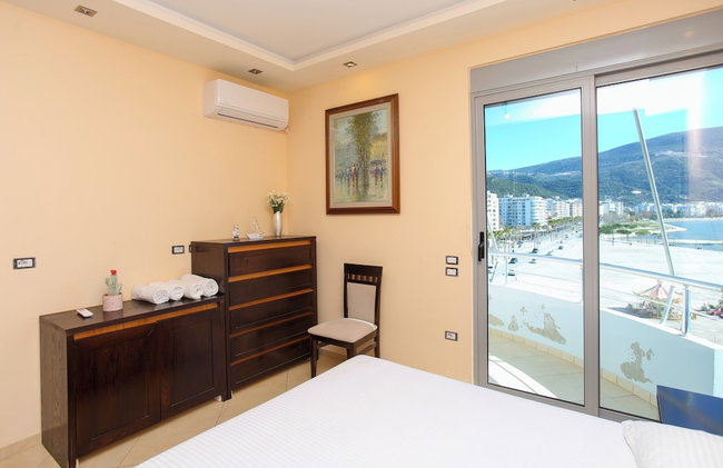 Holiday 2-bed Apartment Seaview - Photo 3