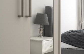 Comfortable 2-Bed Home with Parking & Fast Wi-Fi! - Photo 15