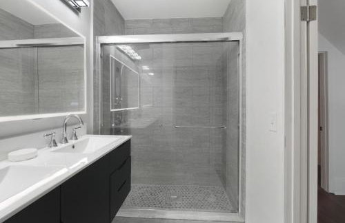 Family-Friendly 5BR | Sleeps 15 | 3 mins Downtown! - Foto 34