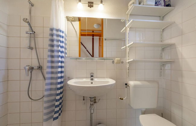 Cozy Holiday Home With Terrace - Photo 8