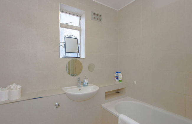Contemporary 2 Bedroom Flat in Bayswater - Photo 28
