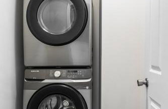 Capitol House - 3 Bed 1 Full and 1 Half Bath, Pet Friendly with Hot Tub walk to Lucas Oil Stadium - Foto 37