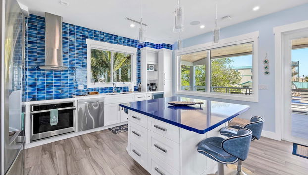 Luxury Waterfront Oasis w Heated Pool and 50 Dock - Foto 5, Habitación