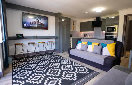 Penthouse 3 Bed, Large HotTub Long stay Discount - Photo 7