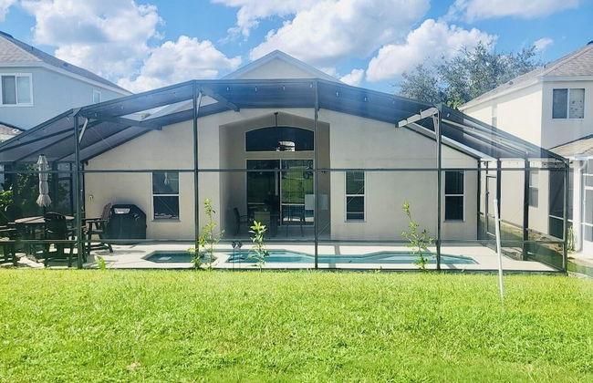 Amazing Vacation Home With Private Pool at Highland Reserve! - Photo 2