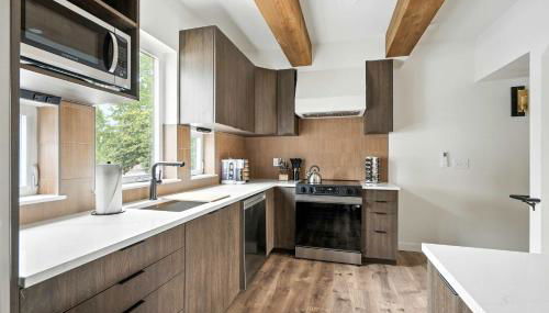 Kerns 6BR - New Spanish Style Group Stay - Photo 4