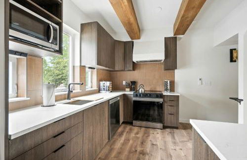 Kerns 6BR - New Spanish Style Group Stay - Photo 4