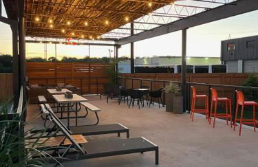 Fyrebird Place - Industrial Loft with Pavilion & Yard - Foto 1