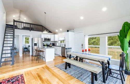 Loft Cabin w, Hot Tub, Fire Pit, Huge Deck & WiFi! - Foto 7