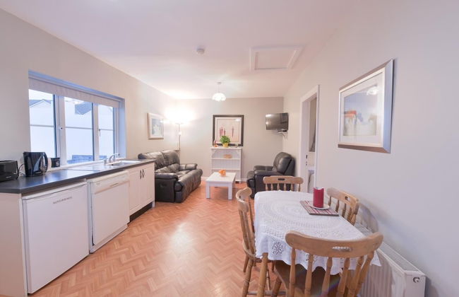 10mindrivecliffsofmoher-cozy2br-parking-wifi - Photo 1