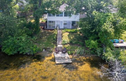 Family Lakefront Adventure House 3BR wFirepit & Scenic - Foto 26