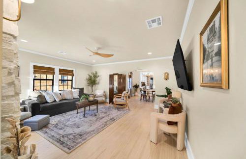 Fully Restored cottage, AMAZING game room, hot tub - Foto 45