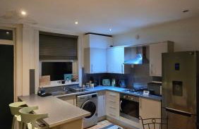 Cosy 3 Bedroom, 5 Bed House! - Foto 6