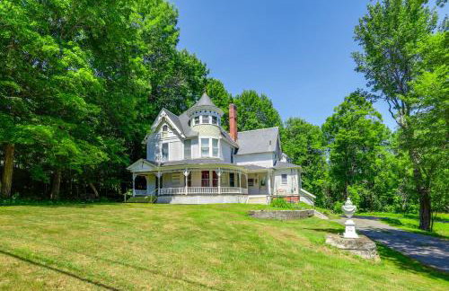 2-Acre Property Victorian Home in Brownville! - Foto 1