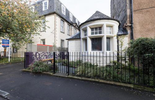 JOIVY Contemporary Cottage with Free Parking - Foto 46