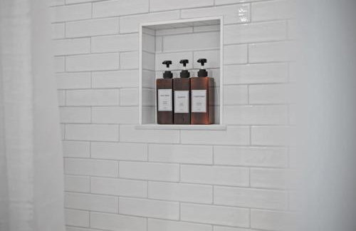 Immaculate Penthouse Double King Suite on Butler St with rooftop deck and free off street parking - Foto 41