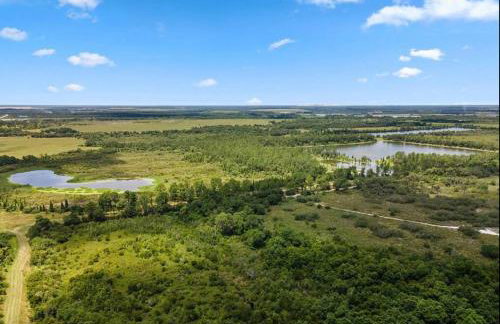 Luxury Heated Pool Home, Hot tub, King bed suite - Foto 10