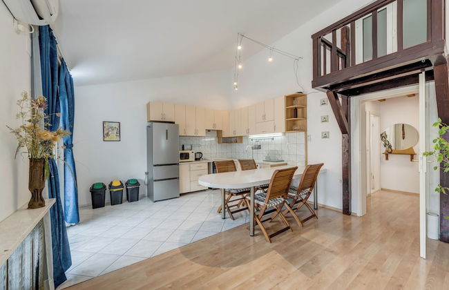 Spacious Apartment w Three Balconies and Parking - Foto 11