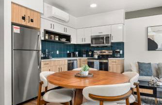 2BR in Downtown with Parking - Foto 28