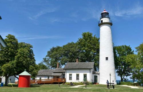 Lakeside Loft - Walk to Lighthouse County Park - Photo 26