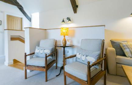 Custom Mews - Photo 7