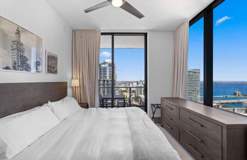 On The 49th Floor! Condo on Highest & Free Parking - Foto 21